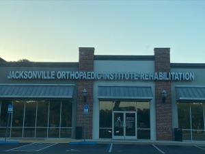 Image of the front of the JOI Rehab North clinic located off Main St. near River City Marketplace.