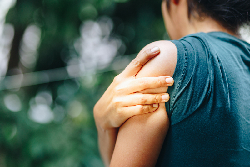 Shoulder Pain Relief: Common Causes, Treatment Options and When to See a Doctor